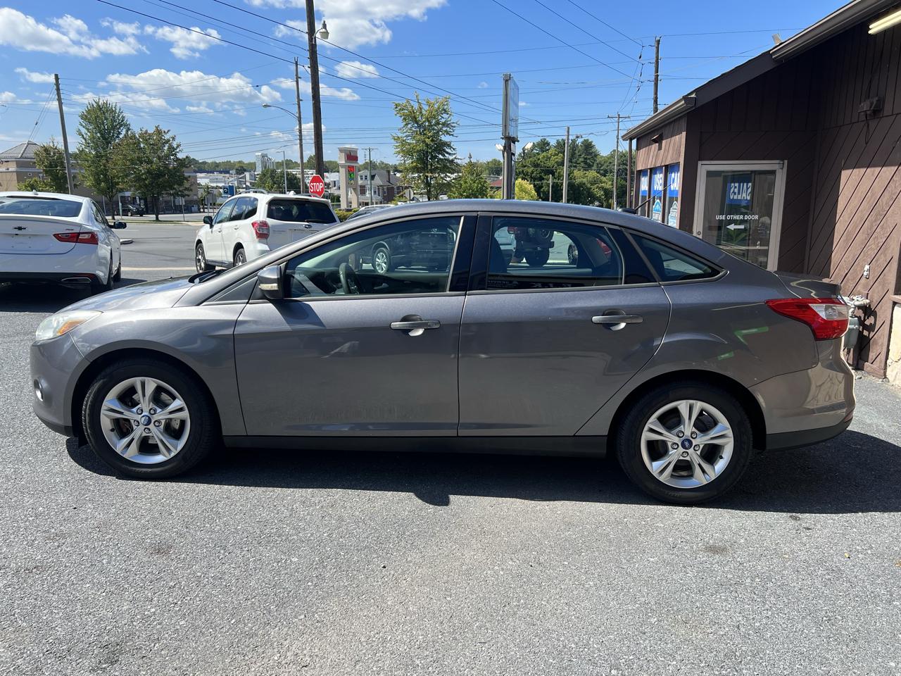 Ford Focus SE Sedan 2013