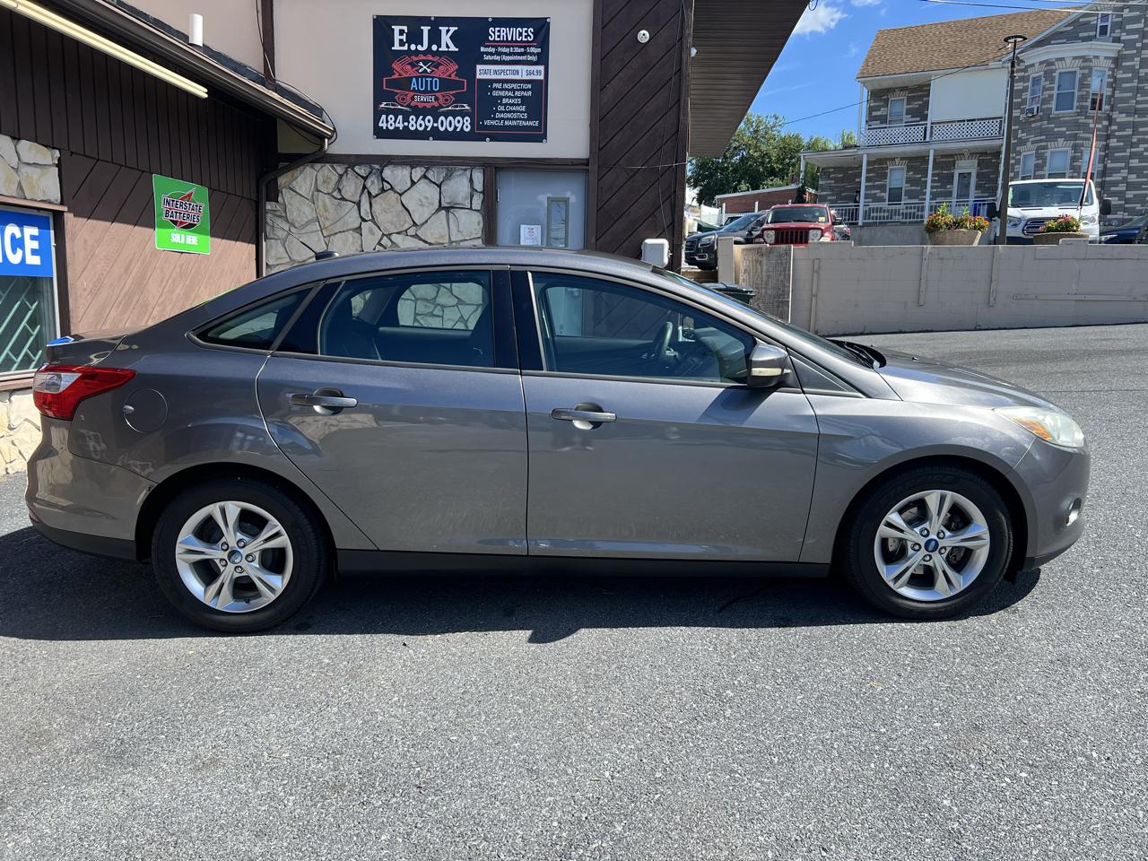 Ford Focus SE Sedan 2013