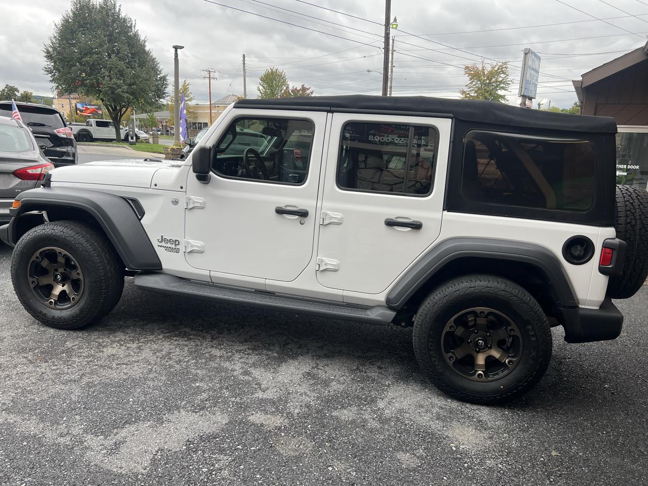 Jeep Wrangler Unlimited Sport 2018