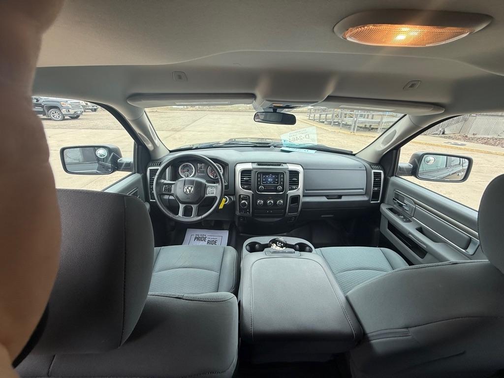 RAM 1500 SLT Quad Cab 4WD 2017