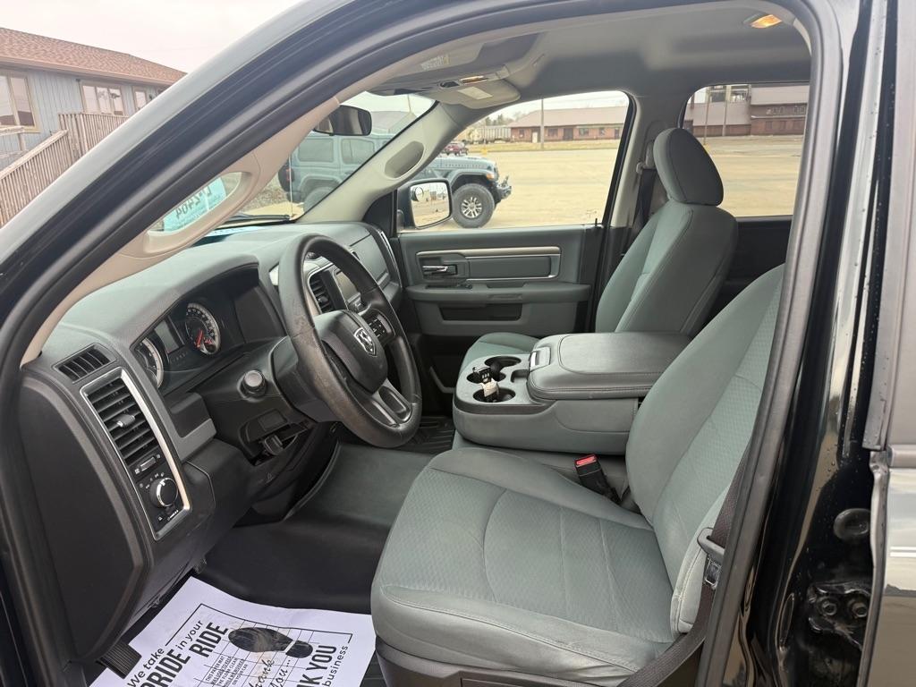 RAM 1500 SLT Quad Cab 4WD 2017