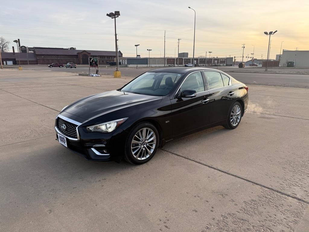 Infiniti Q50 3.0t LUXE AWD 2018