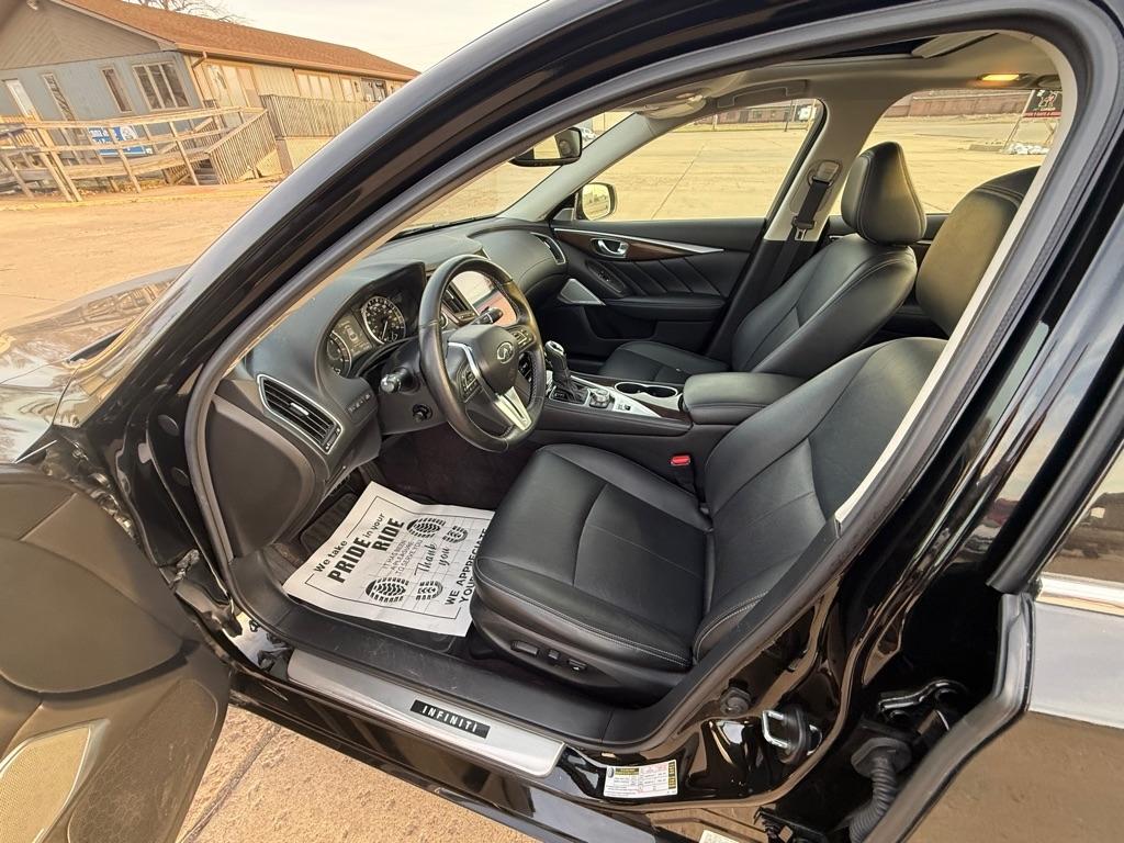 Infiniti Q50 3.0t LUXE AWD 2018