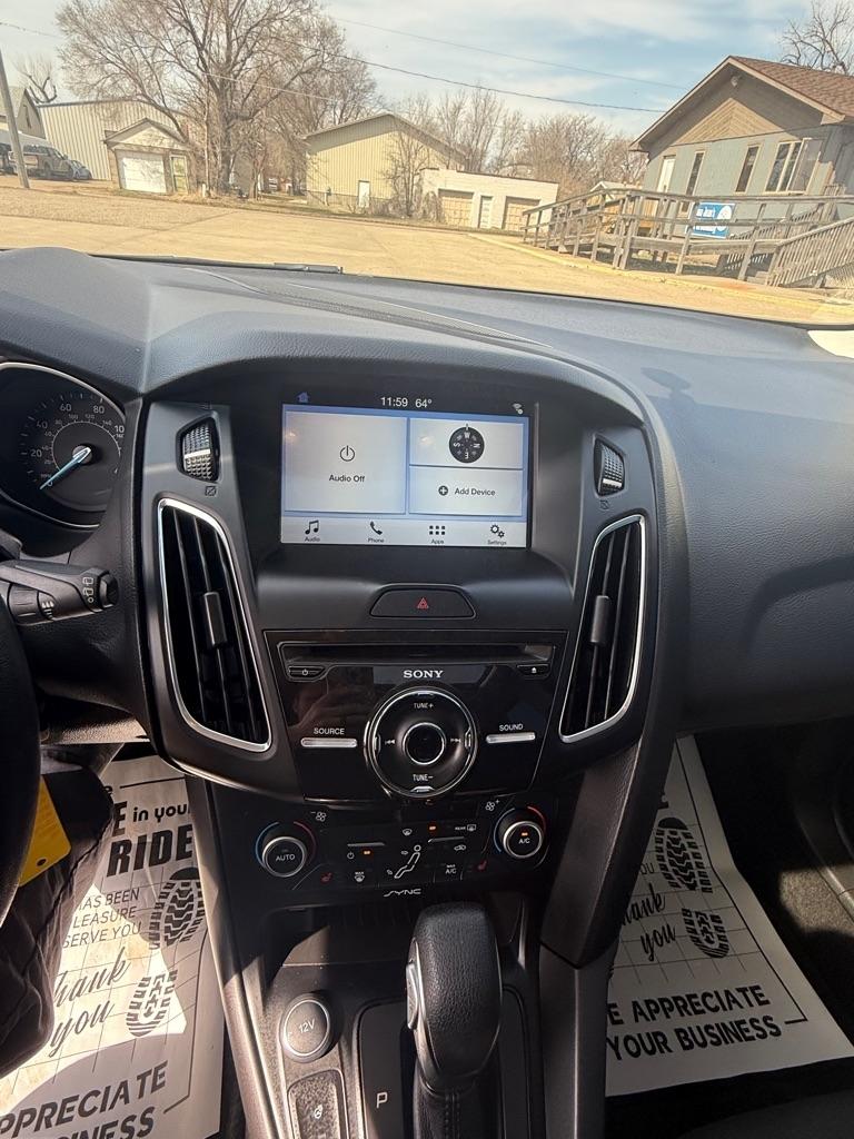 Ford Focus SEL Hatch 2017