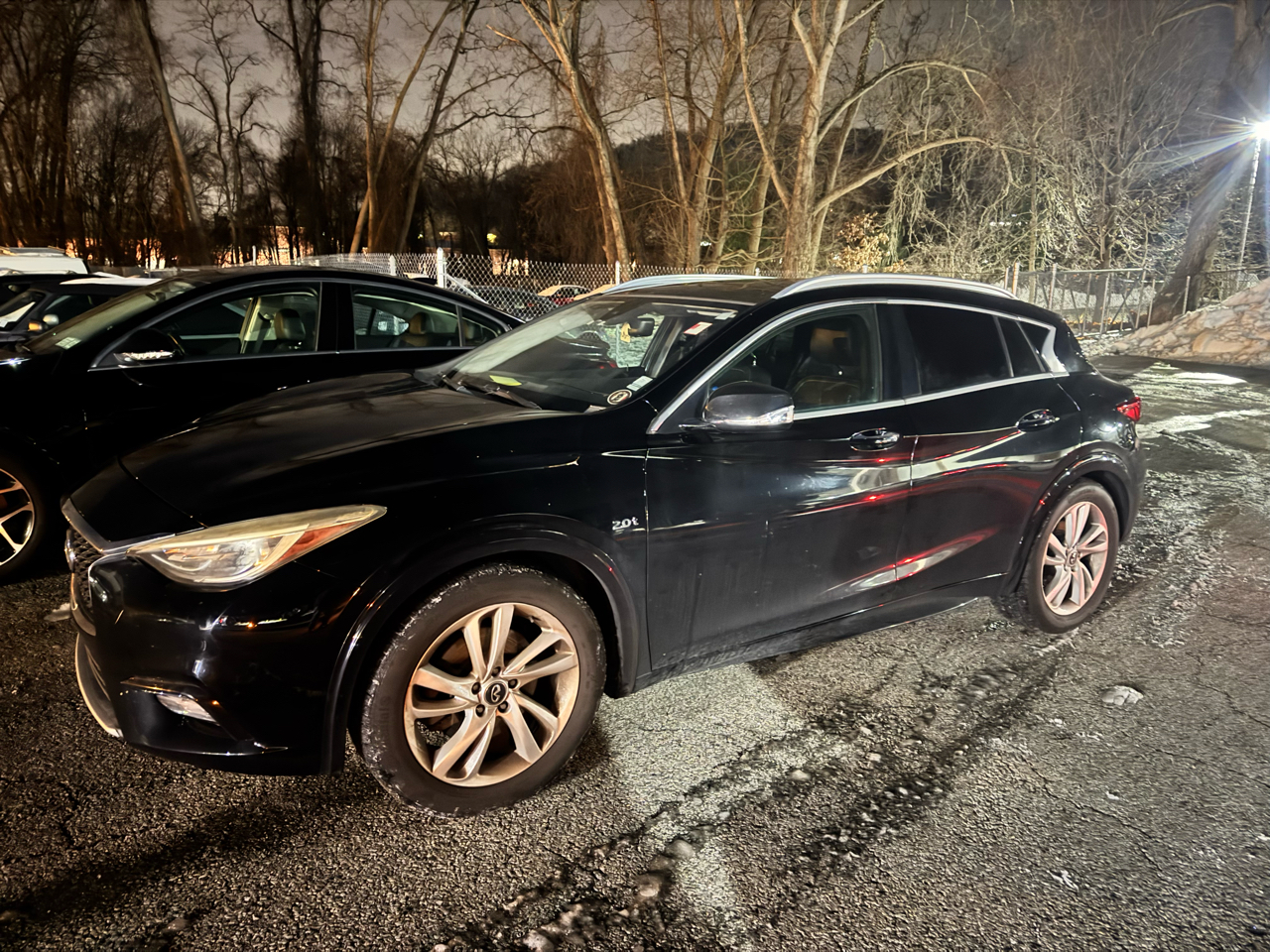 2017 Infiniti QX30 Base