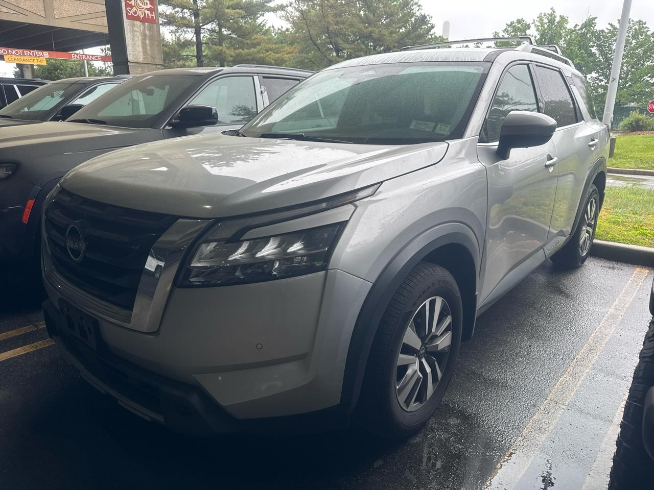 2023 Nissan Pathfinder SL 4WD