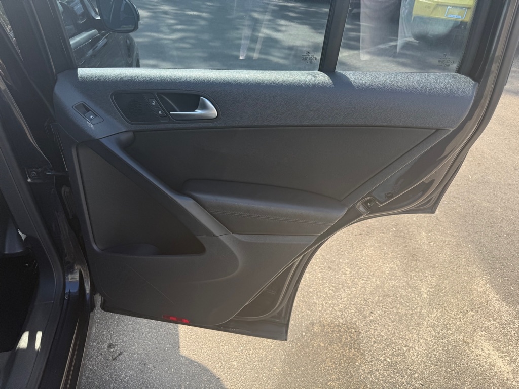 Volkswagen Tiguan S 2017 Volkswagen Tiguan S 2017