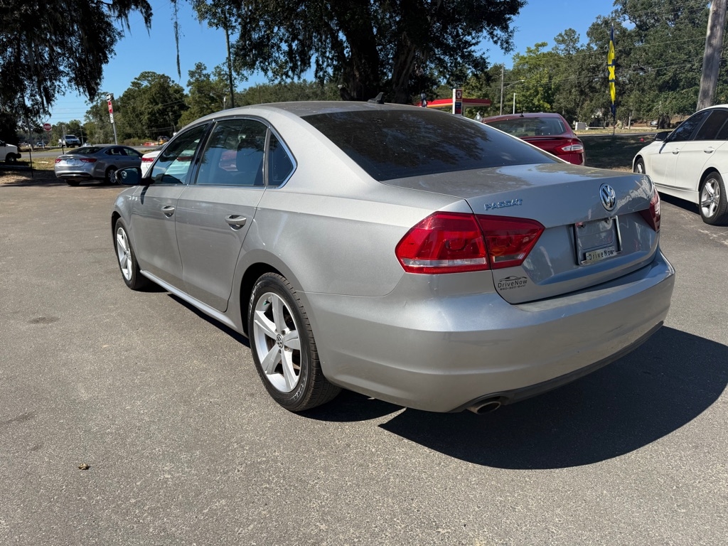 Volkswagen Passat 2.5L SE AT 2013 Volkswagen Passat 2.5L SE AT 2013