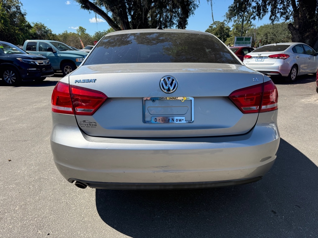 Volkswagen Passat 2.5L SE AT 2013 Volkswagen Passat 2.5L SE AT 2013