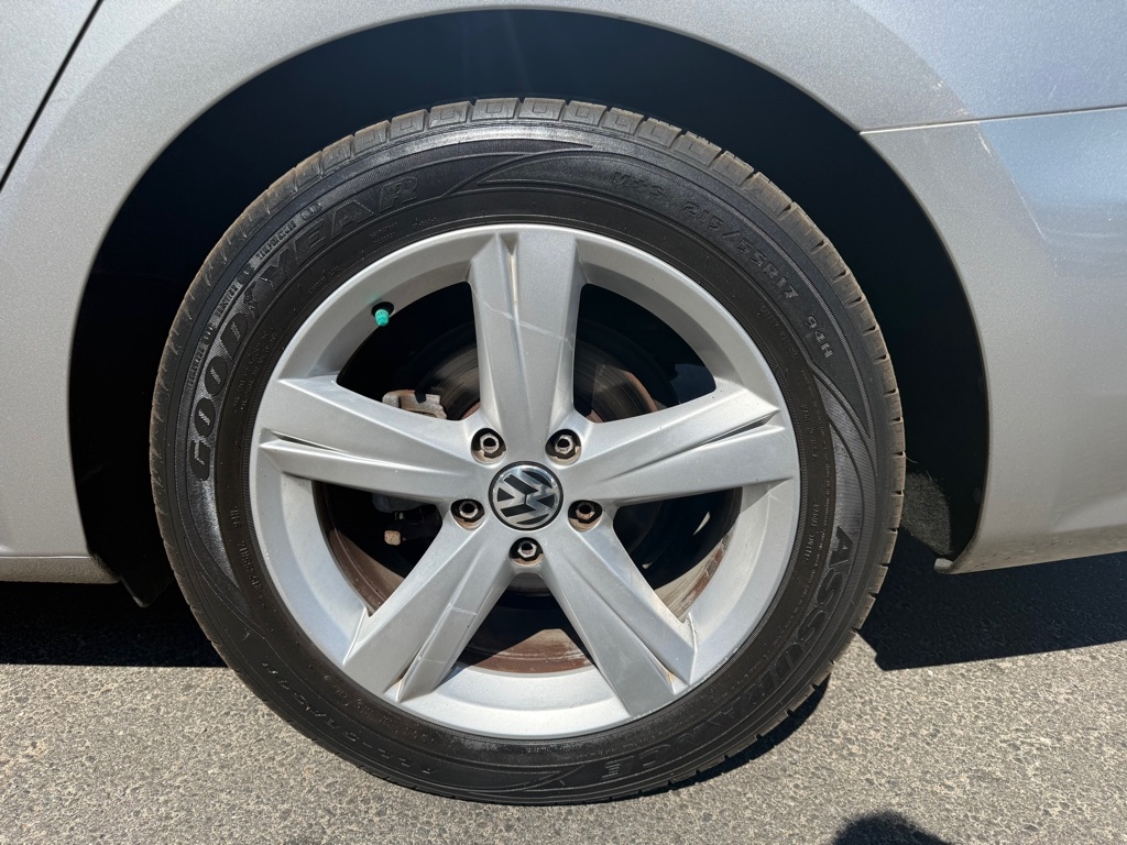 Volkswagen Passat 2.5L SE AT 2013 Volkswagen Passat 2.5L SE AT 2013