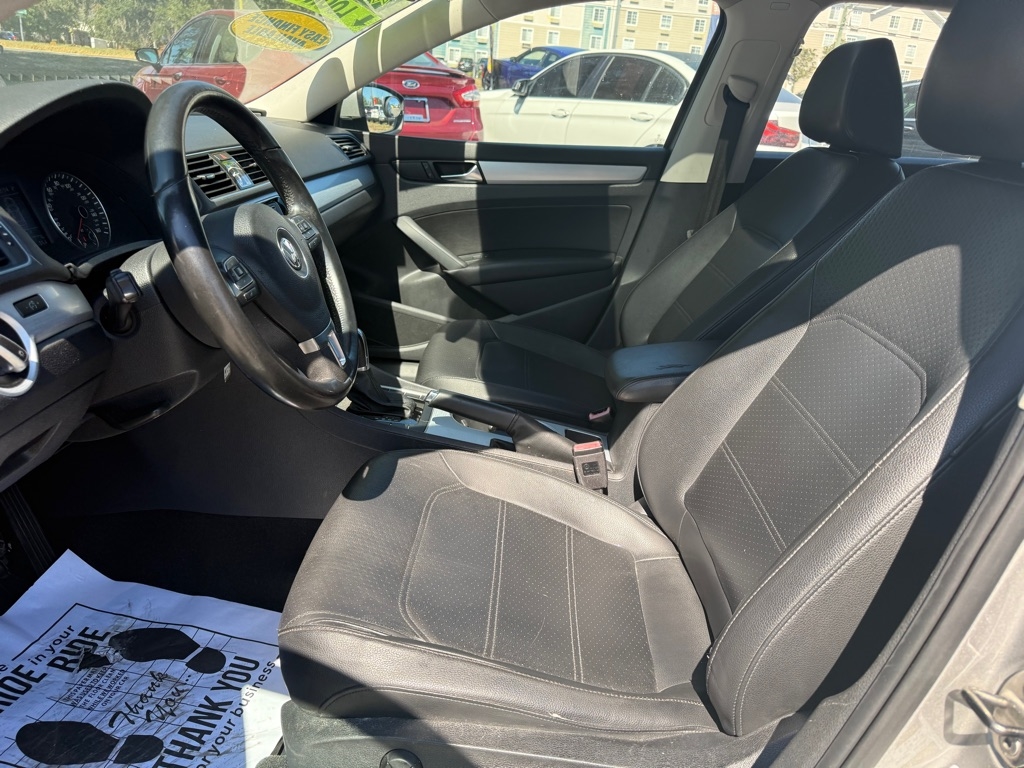 Volkswagen Passat 2.5L SE AT 2013 Volkswagen Passat 2.5L SE AT 2013