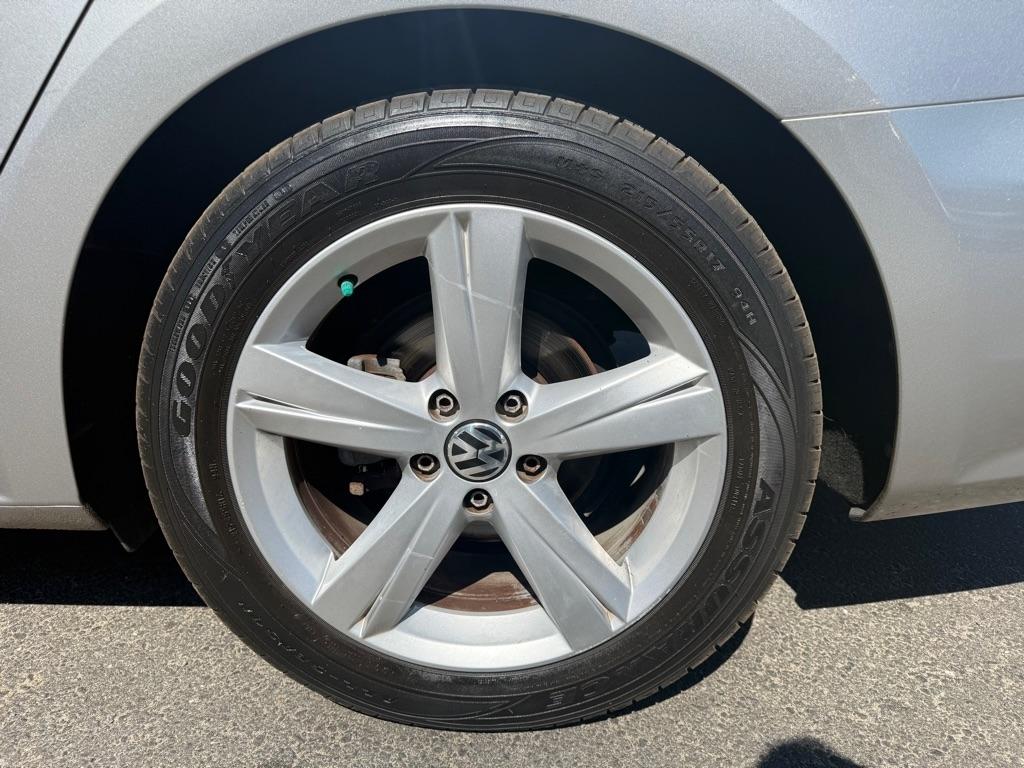 Volkswagen Passat 2.5L SE AT 2013