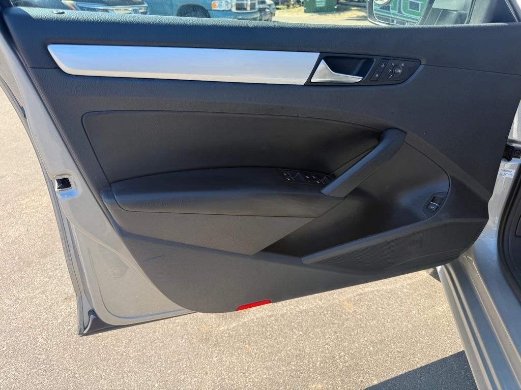 Volkswagen Passat 2.5L SE AT 2013