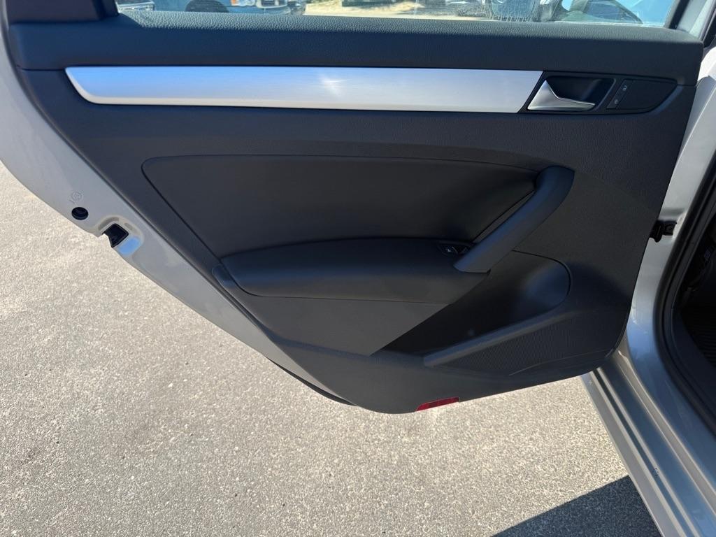 Volkswagen Passat 2.5L SE AT 2013