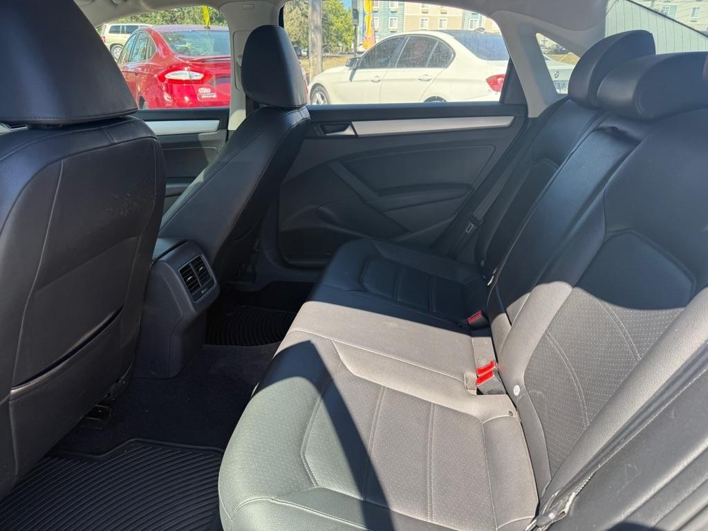 Volkswagen Passat 2.5L SE AT 2013