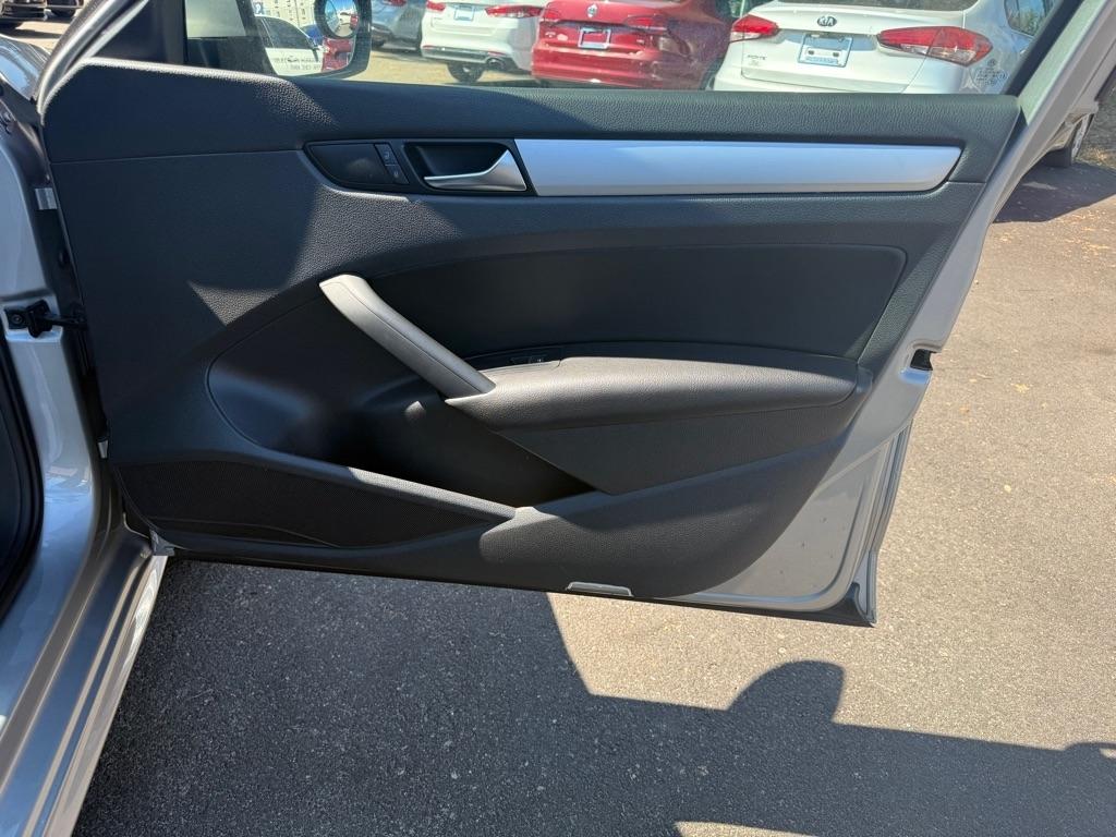 Volkswagen Passat 2.5L SE AT 2013