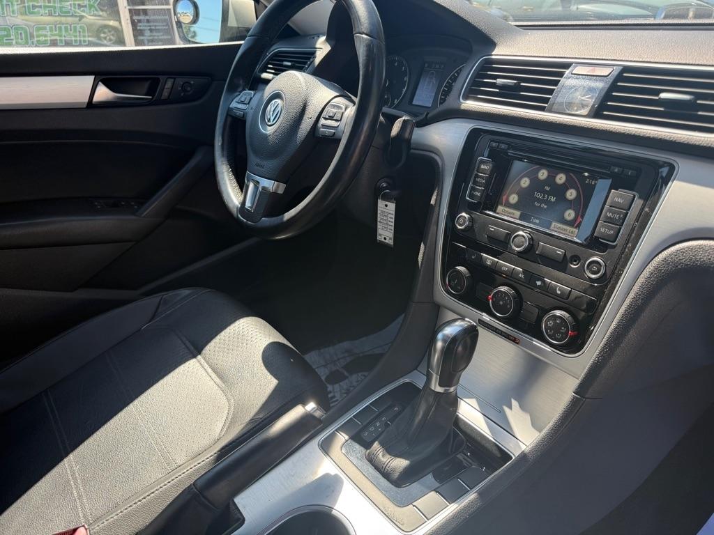 Volkswagen Passat 2.5L SE AT 2013