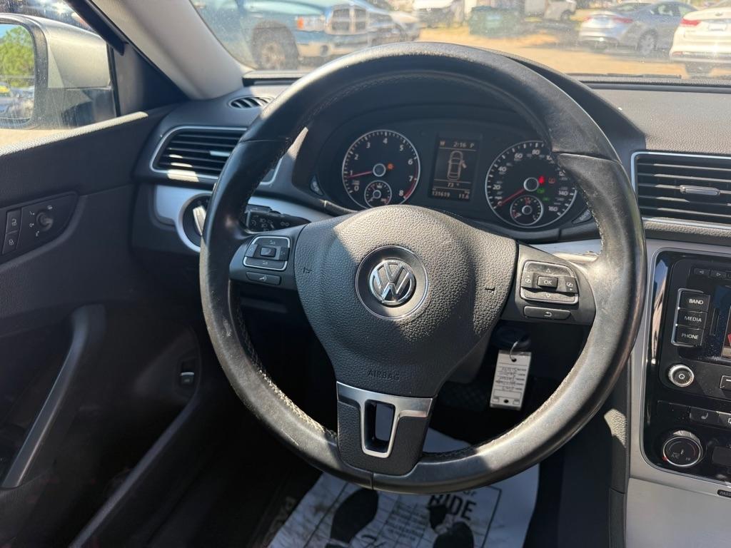 Volkswagen Passat 2.5L SE AT 2013