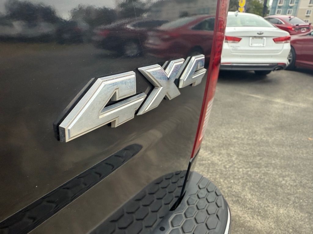 RAM 1500 ST Crew Cab 4WD 2011 RAM 1500 ST Crew Cab 4WD 2011