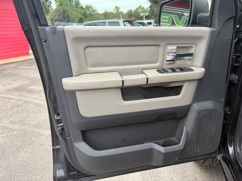 RAM 1500 ST Crew Cab 4WD 2011 RAM 1500 ST Crew Cab 4WD 2011