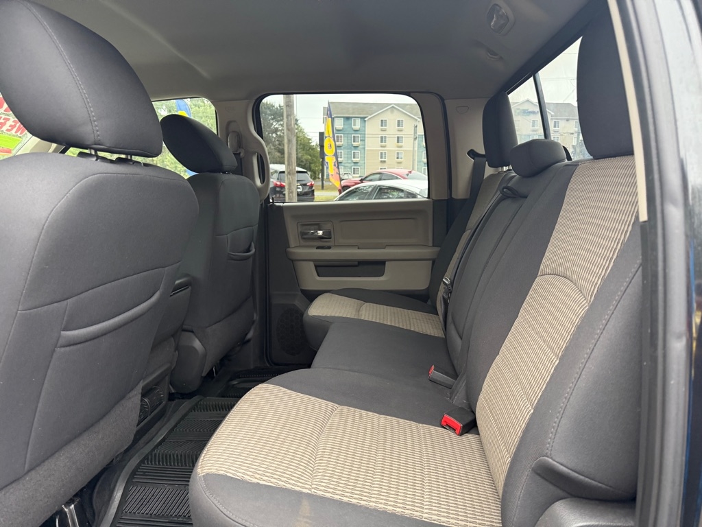 RAM 1500 ST Crew Cab 4WD 2011 RAM 1500 ST Crew Cab 4WD 2011