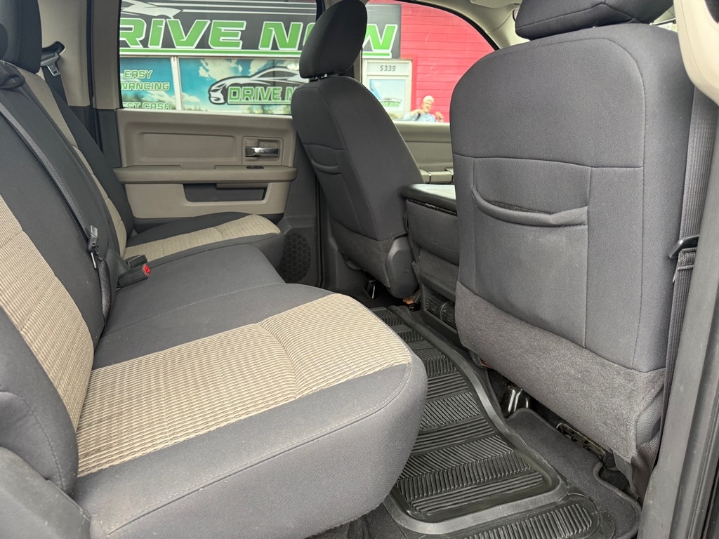 RAM 1500 ST Crew Cab 4WD 2011 RAM 1500 ST Crew Cab 4WD 2011