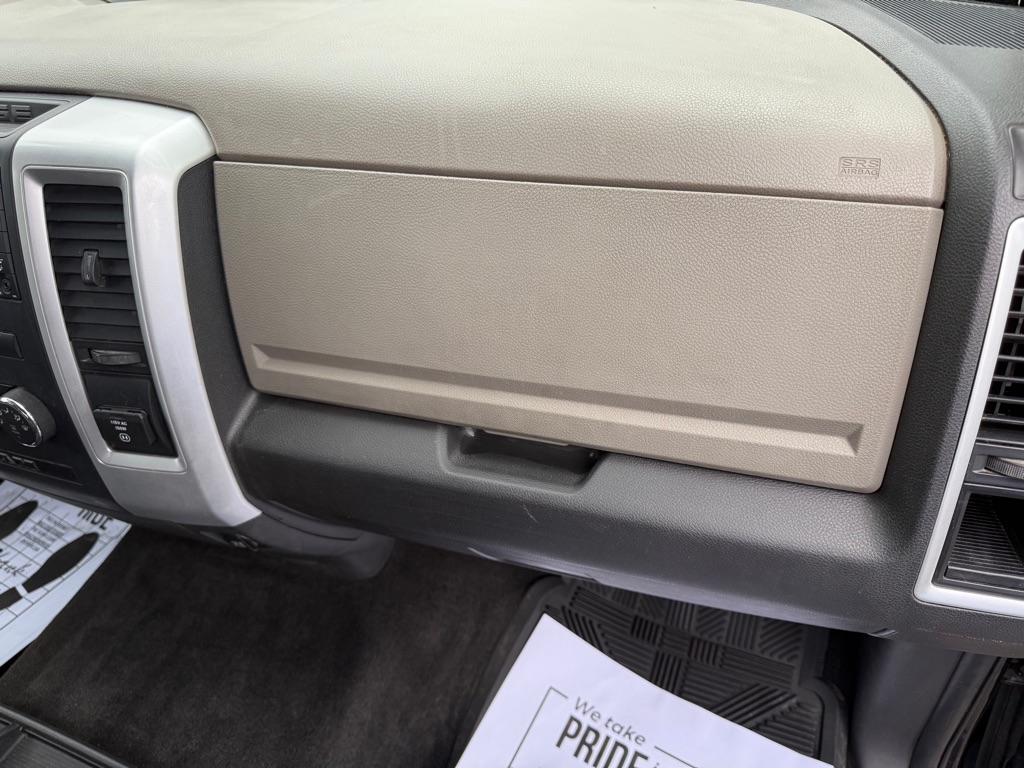 RAM 1500 ST Crew Cab 4WD 2011 RAM 1500 ST Crew Cab 4WD 2011