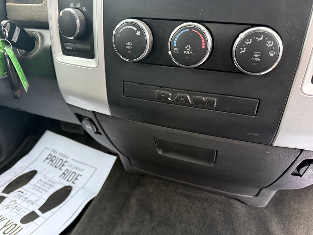 RAM 1500 ST Crew Cab 4WD 2011 RAM 1500 ST Crew Cab 4WD 2011