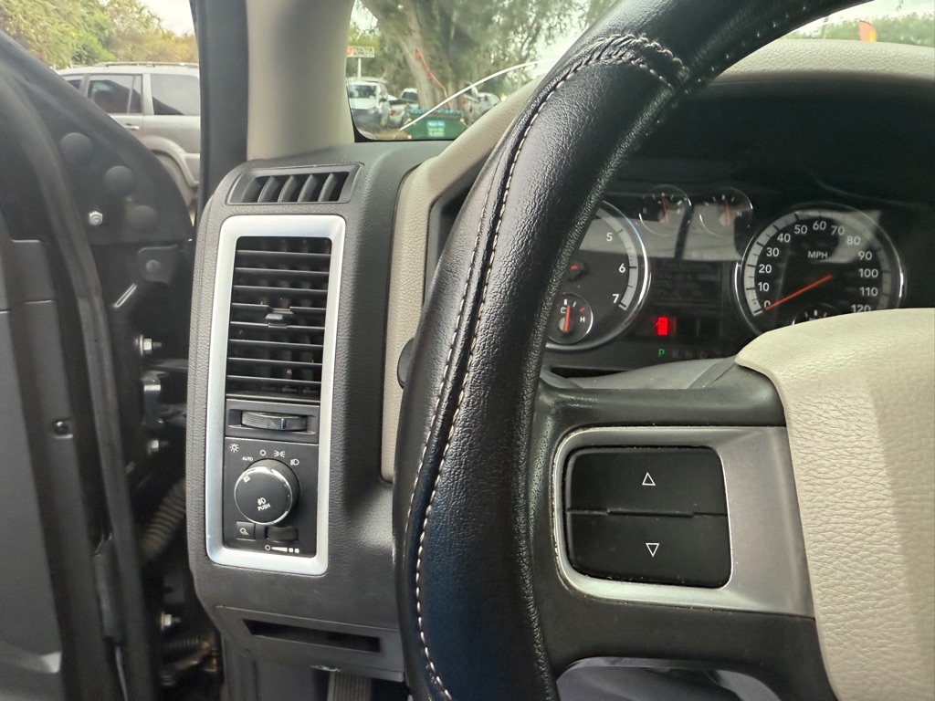 RAM 1500 ST Crew Cab 4WD 2011 RAM 1500 ST Crew Cab 4WD 2011