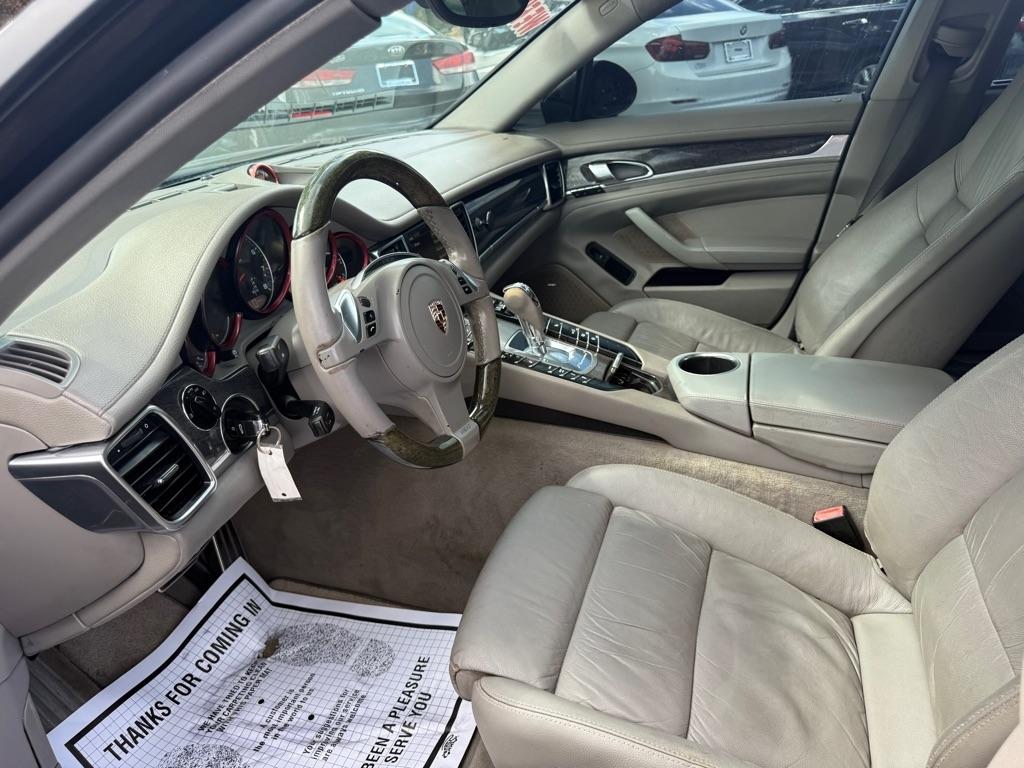 Porsche Panamera 4 2011