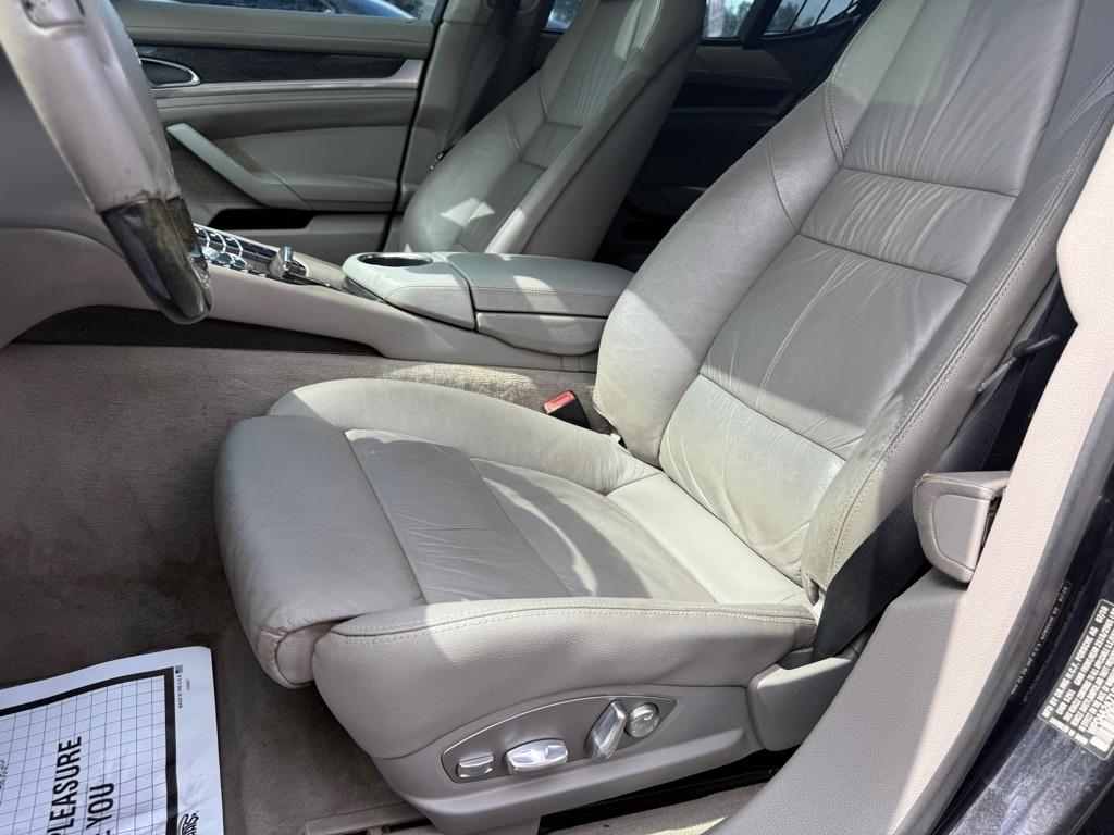 Porsche Panamera 4 2011