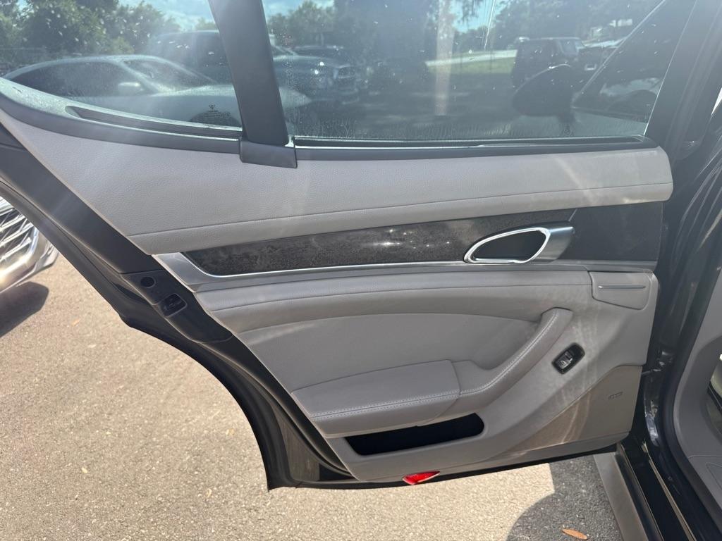 Porsche Panamera 4 2011