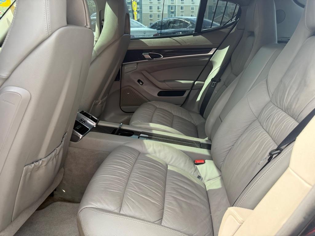Porsche Panamera 4 2011