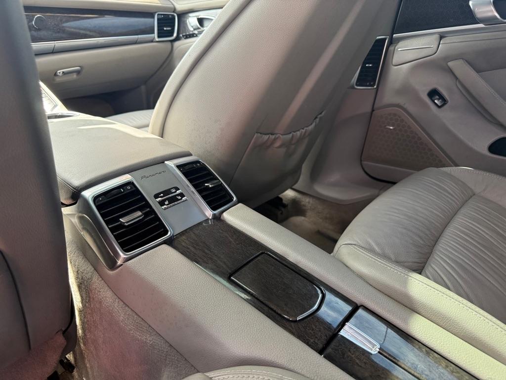 Porsche Panamera 4 2011