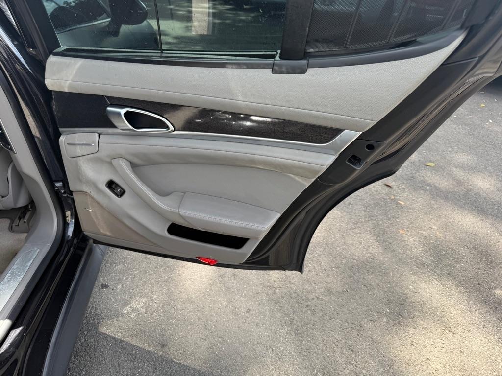 Porsche Panamera 4 2011