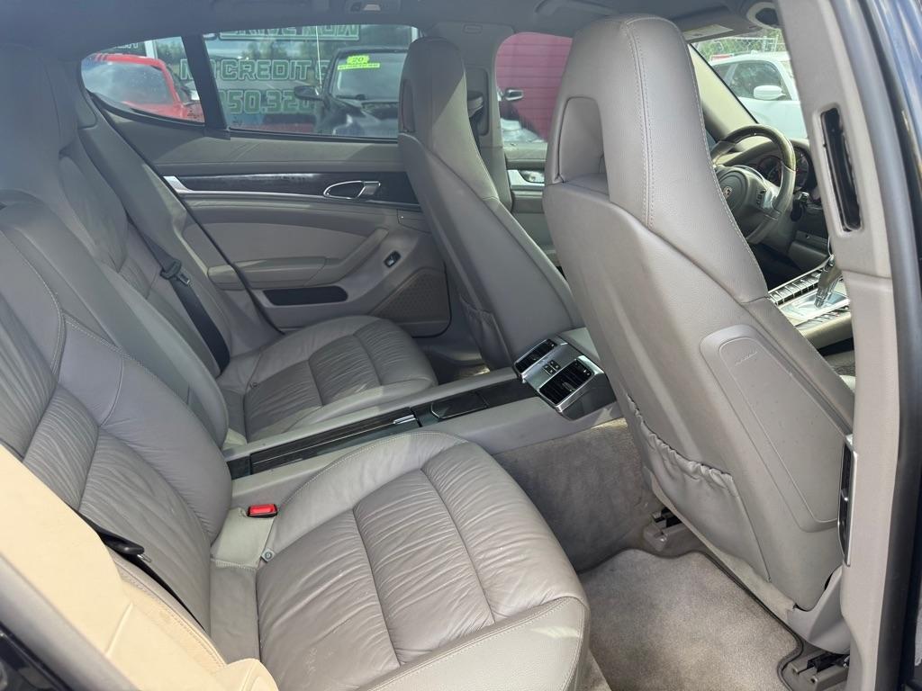 Porsche Panamera 4 2011