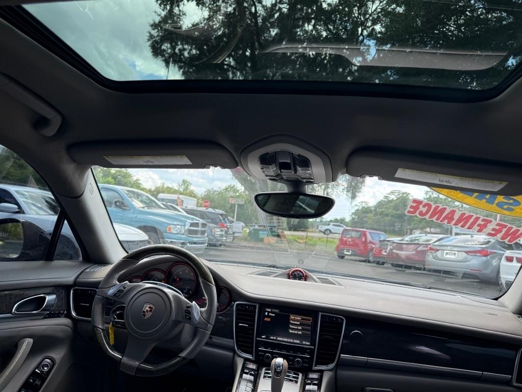 Porsche Panamera 4 2011