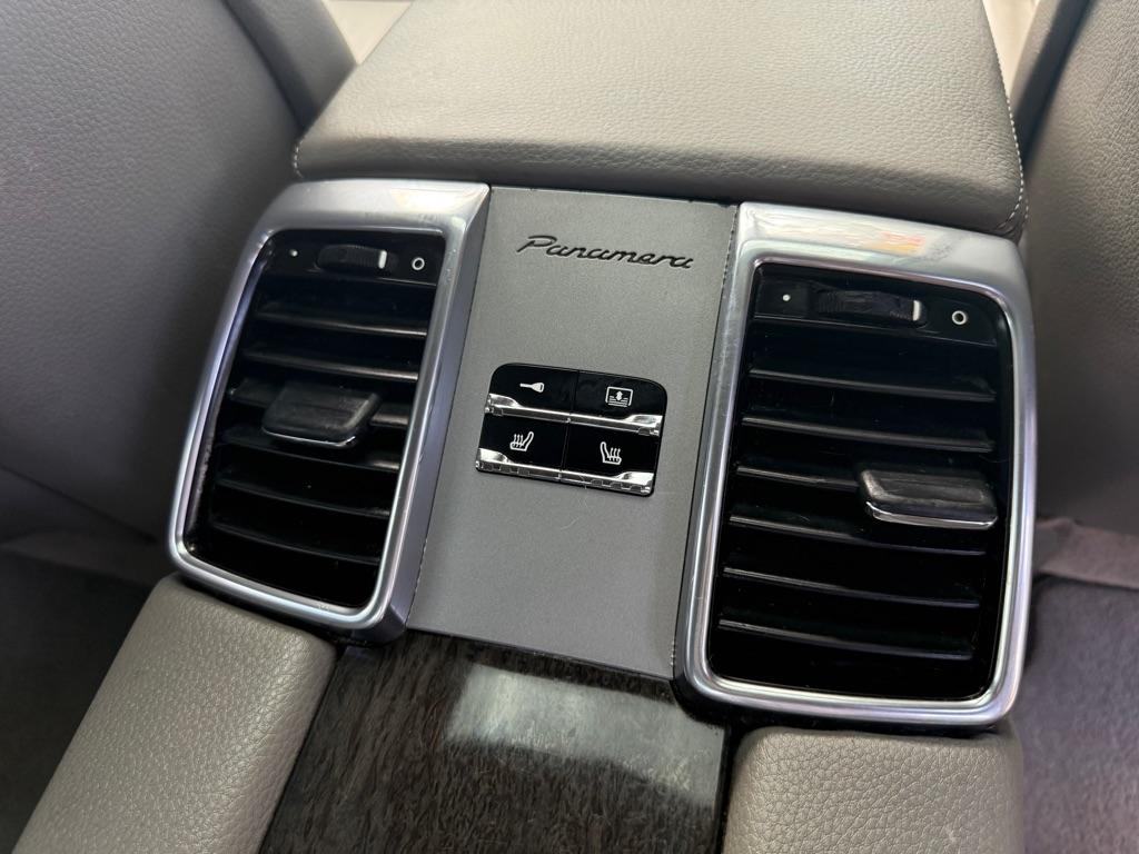 Porsche Panamera 4 2011