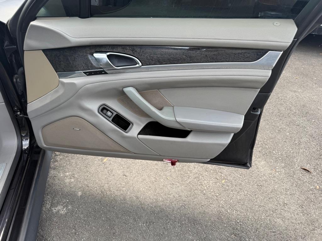 Porsche Panamera 4 2011