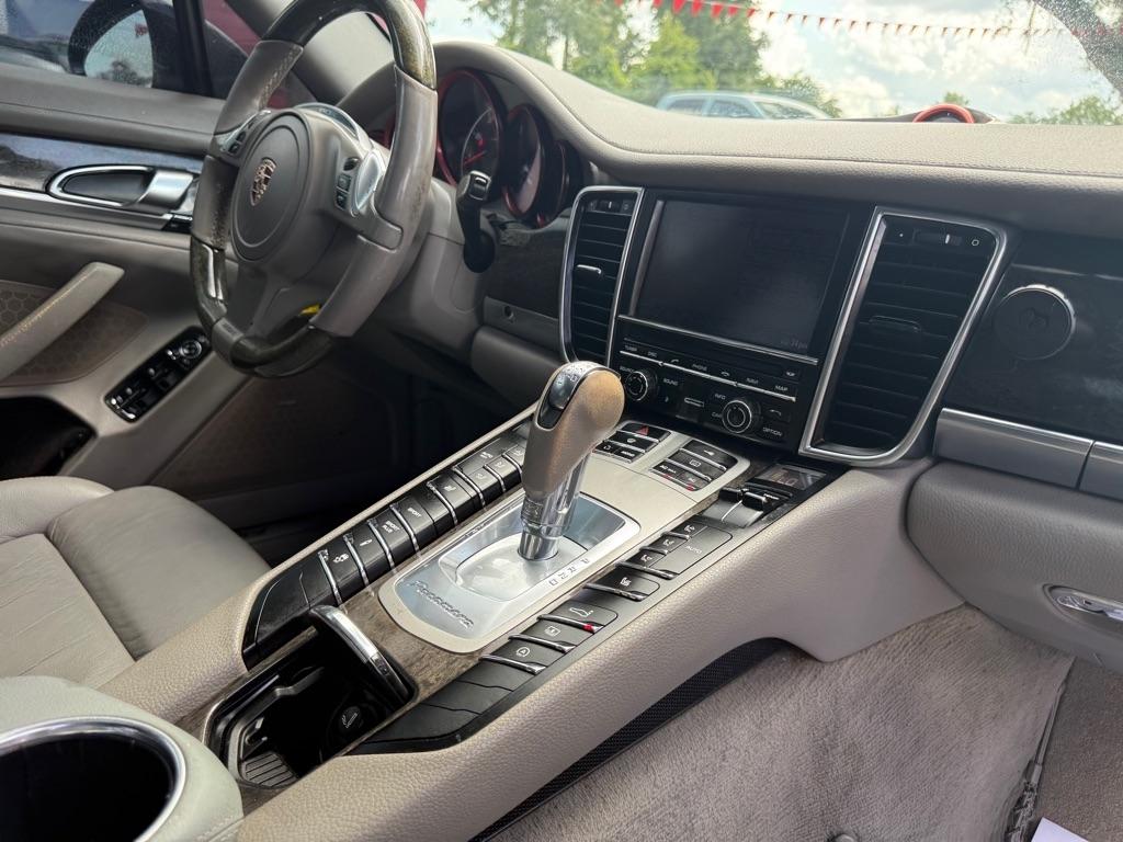Porsche Panamera 4 2011