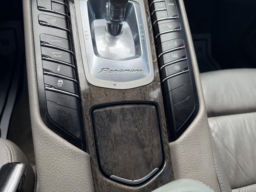 Porsche Panamera 4 2011