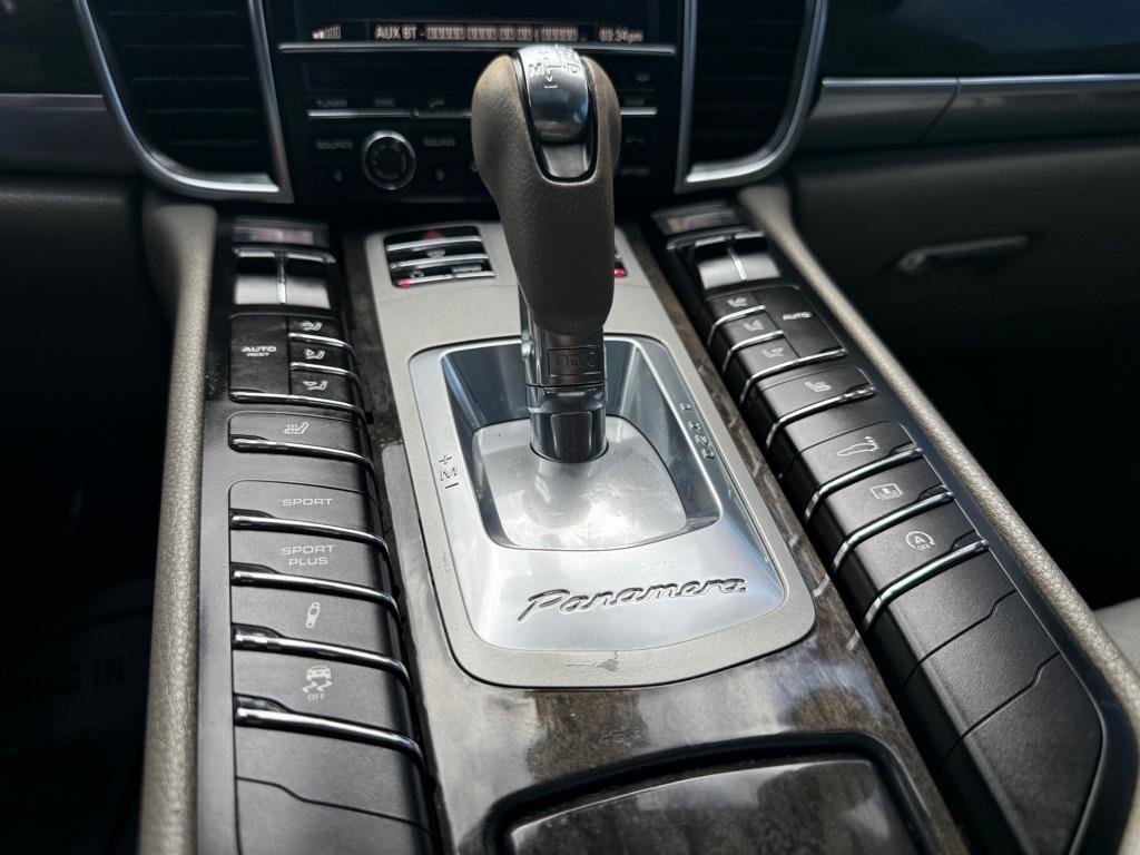 Porsche Panamera 4 2011