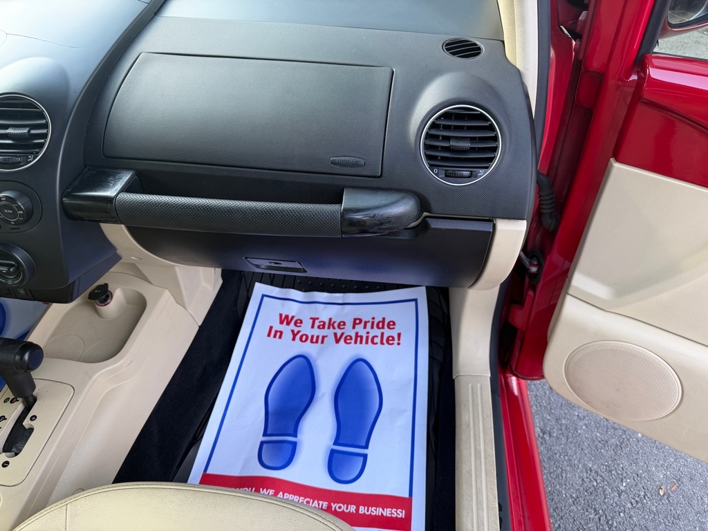 Volkswagen New Beetle S 2008