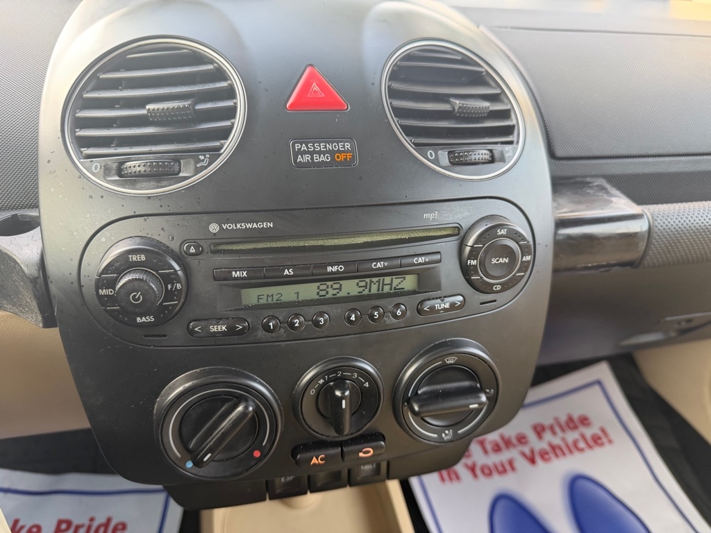 Volkswagen New Beetle S 2008