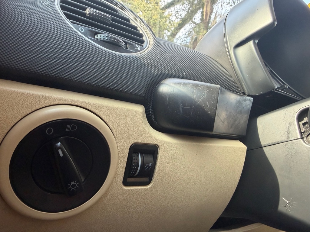 Volkswagen New Beetle S 2008