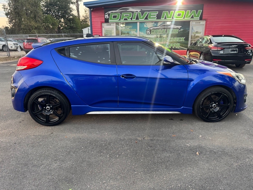 Hyundai Veloster Base 2013