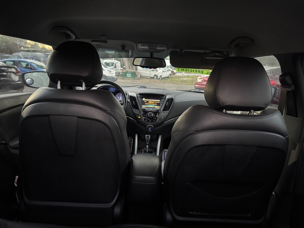 Hyundai Veloster Base 2013