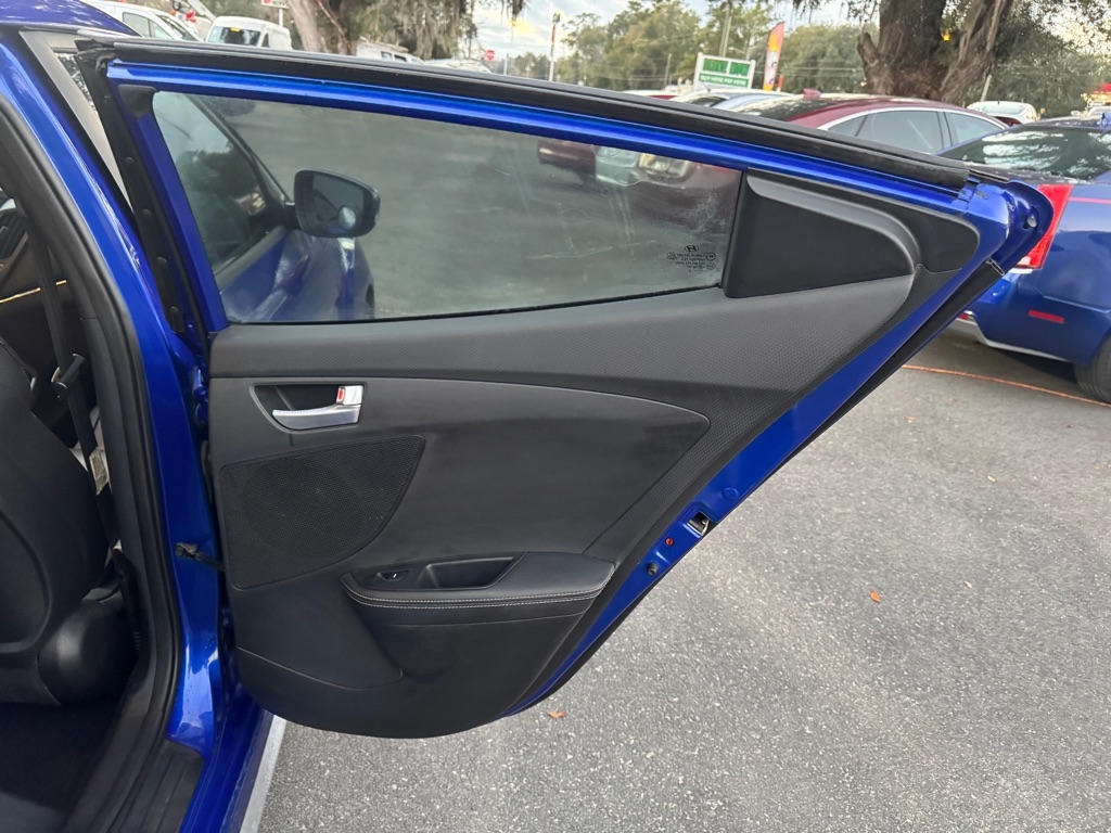 Hyundai Veloster Base 2013