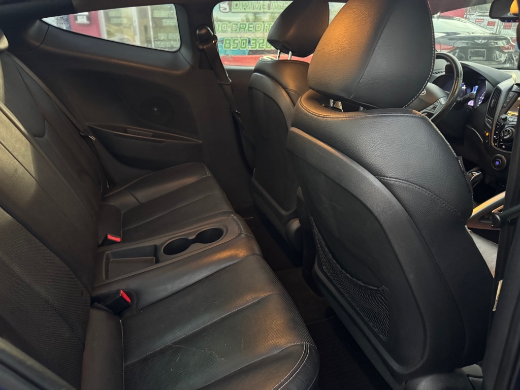 Hyundai Veloster Base 2013