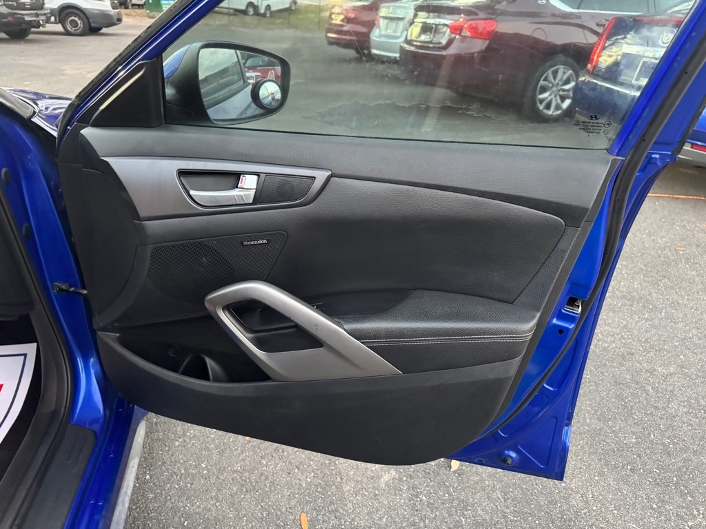 Hyundai Veloster Base 2013